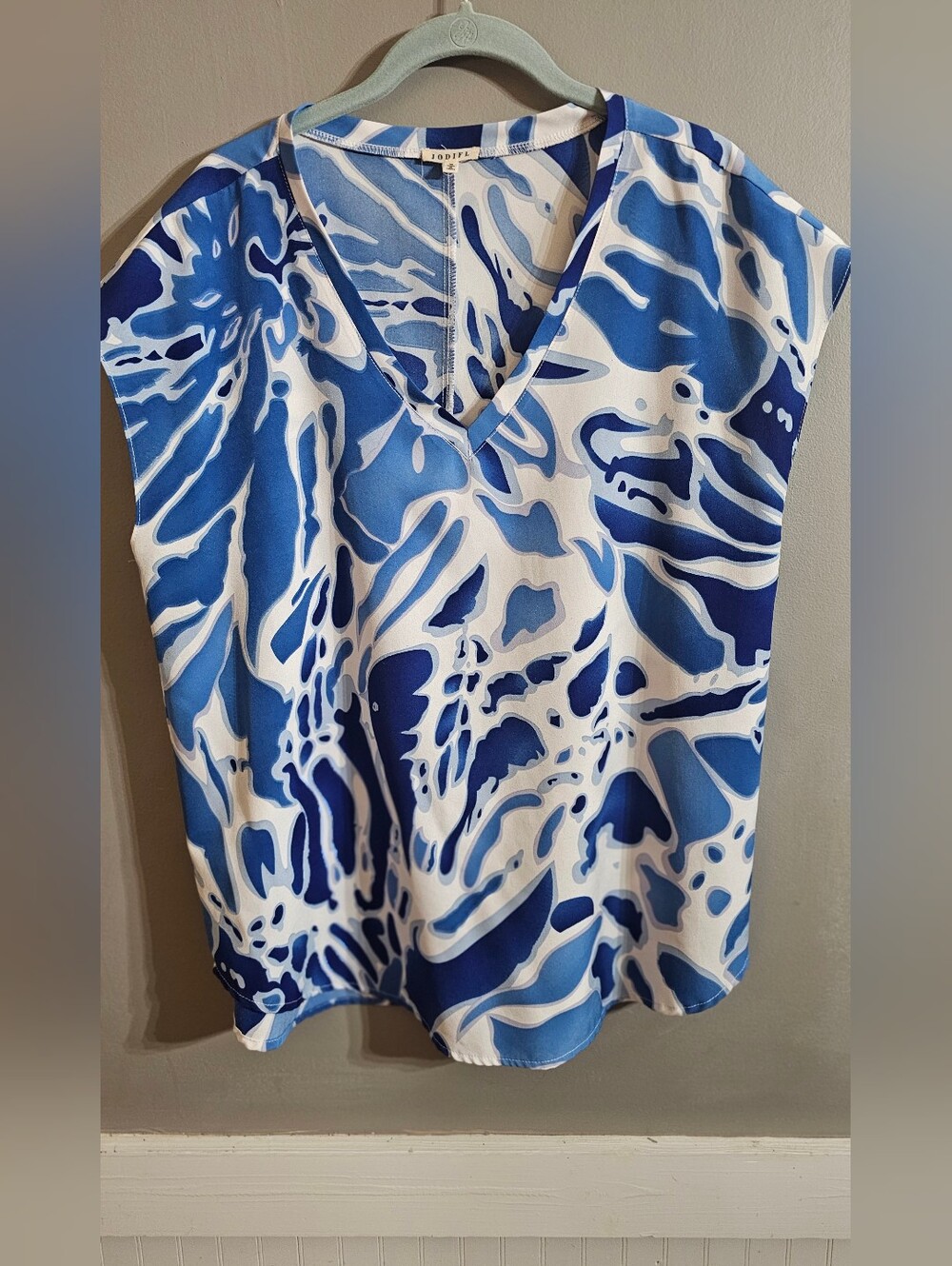 JODIFL Blue & White V-Neck Blouse